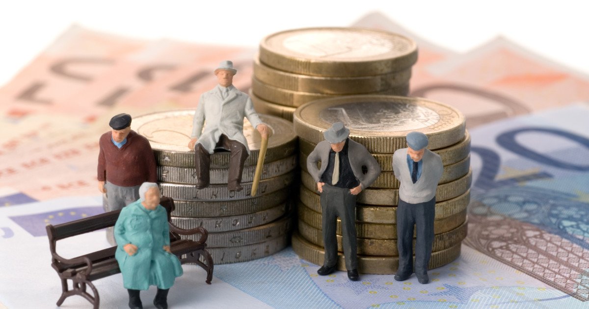 Guvernul a aprobat ajutor financiar pentru pensionari și majorări pentru copiii cu dizabilități București – Guvernul a adoptat, joi, pachetul de solidaritate care prevede sprijin financiar pentru pensionarii cu venituri mici și pentru copiii cu dizabilități