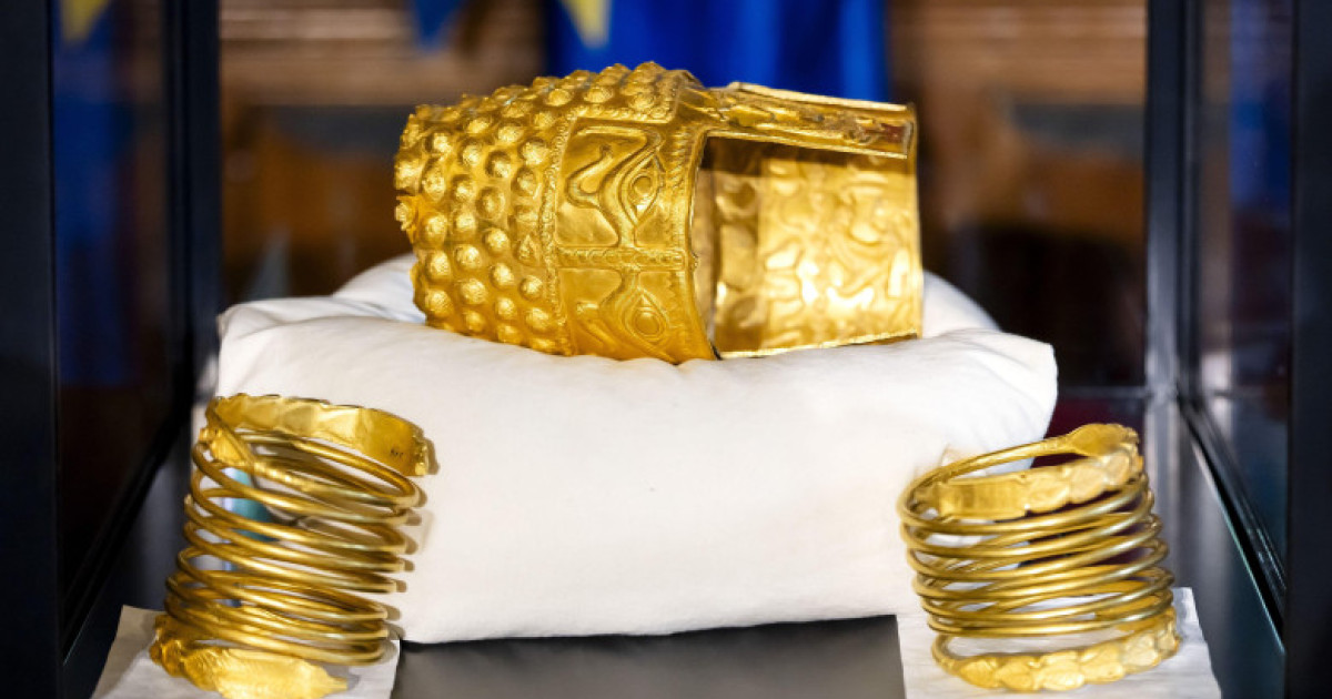 Coiful de la Coţofeneşti şi brăţările de AUR, expuse la MNIR, după recuperare