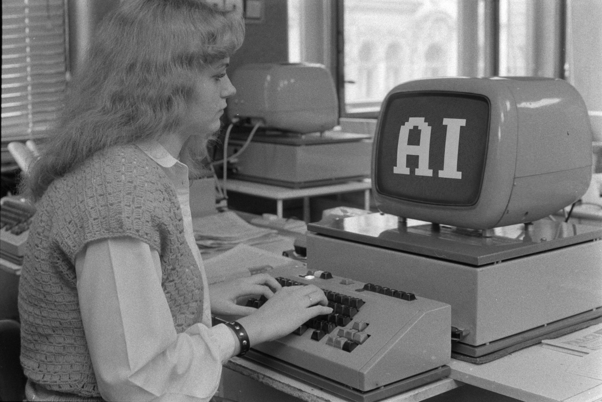 Companiile mari din tehnologie reorganizează structurile interne, mutând accentul de pe managementul tradițional pe echipe flexibile și instrumente bazate pe inteligența artificială