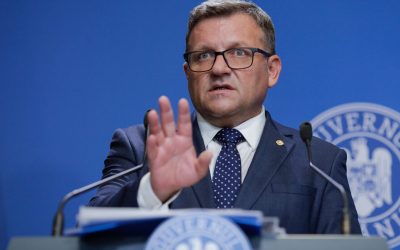 Românii, săraci, au nevoie de bani, nu de lecții de economie, spun experții