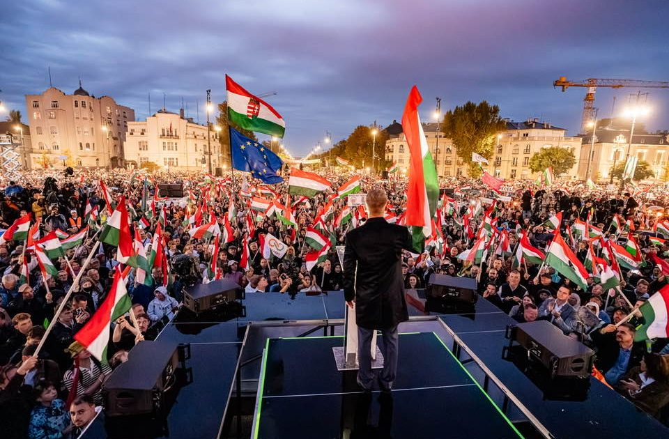 Ungaria, lovită de imigranți și criza: Ce urmează pentru Viktor Orban