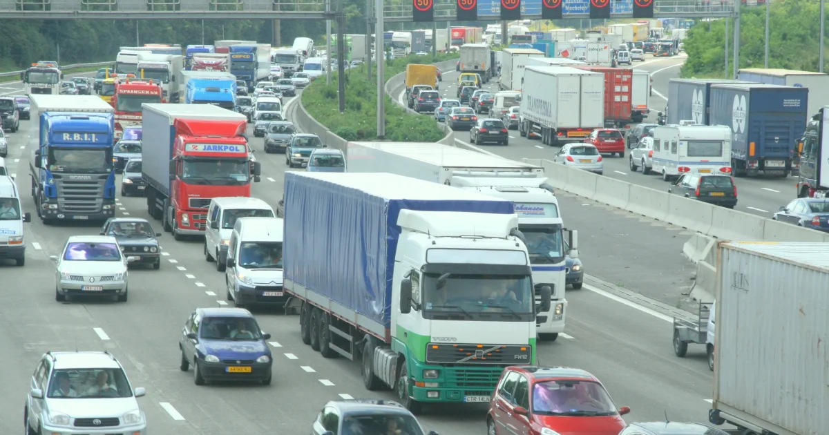 Noi reguli pentru șoferi: Ce se montează obligatoriu pe mașini, din 2026, inclusiv în România