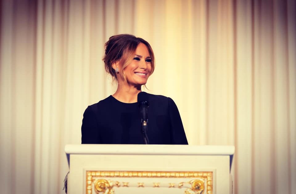 Melania Trump, prinsă-n imagine cu Jeffrey Epstein. Kimmel, show incendiar