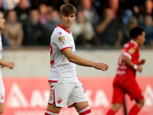 Vasilije Kostov, mijlocașul ofensiv al Stelei Roșii Belgrad, este pe punctul de a deveni cel mai scump transfer din istoria fotbalului sârb