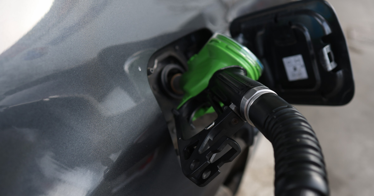 Benzina, sub 8 lei: Vestе bună la pompă, după luni de scumpiri în România