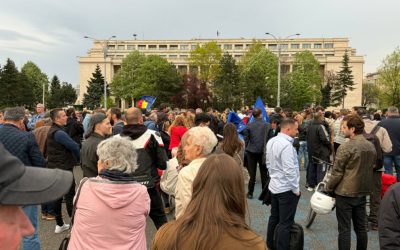 Victoriei a răsunat: Manifestație pro-Bolojan în centrul Bucureștiului