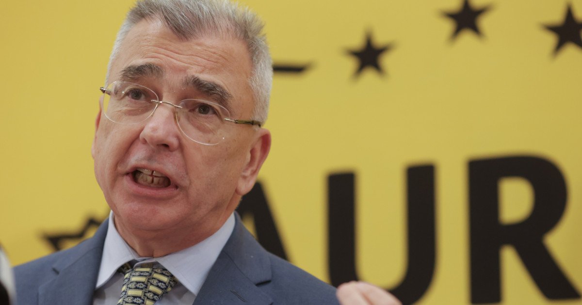 AUR pregătește o moțiune de cenzură în mai, după datele economice București – Partidul Alianța pentru Unirea Românilor (AUR) intenționează să depună o moțiune de cenzură împotriva guvernului în luna mai, conform declarațiilor liderului senatorilor AUR, Petrișor Peiu