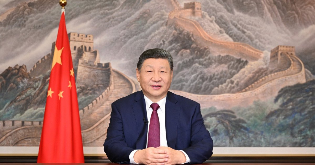 Xi Jinping cere accelerarea dezvoltării unui nou sistem energetic în contextul tensiunilor globale Preşedintele chinez, XI Jinping, solicită o consolidare rapidă a sistemului energetic național, punând accentul pe dezvoltarea surselor regenerabile şi protecţia mediului