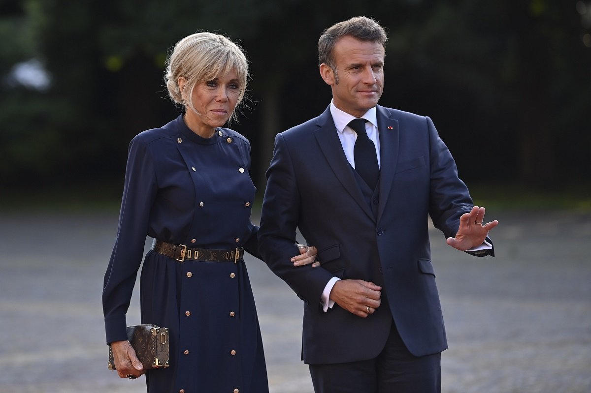 Reacție dură a lui Macron după comentariile lui Trump: „Nu merită un răspuns” Președintele Franței, Emmanuel Macron, a răspuns cu o reacție calmă, dar fermă, la remarcile considerate jignitoare făcute de omologul său american, Donald Trump