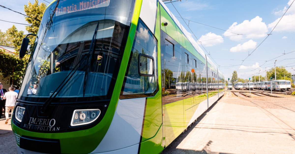 Linia 21, blocată în București: Tramvaiele stau, autobuzele schimbă traseul