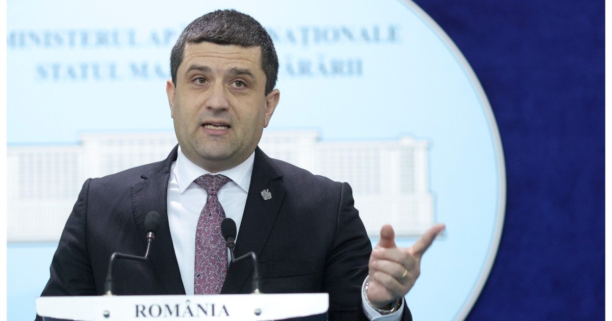 Ministrul Miruță: USR Rupe Negocierile cu PSD dacă se Răstoarnă Guvernul Bolojan Ministrul Apărării, Radu Miruță, a declarat că Uniunea Salvați România nu va mai purta negocieri pentru guvernare în cazul în care Partidul Social Democrat va susține o moțiune de cenzură împotriva guvernului condus de Ilie Bolojan