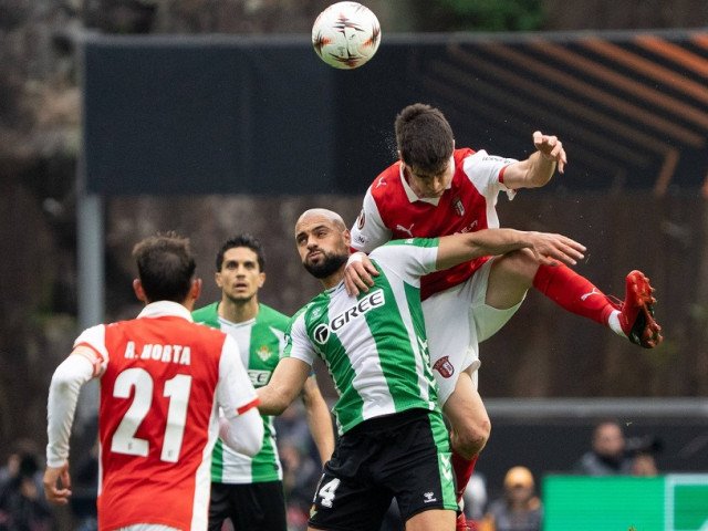 Braga și Betis Sevilla au remizat, scor 1-1, în primul meci din sferturile de finală ale Europa League, o partidă marcată de un moment de reculegere în memoria lui Mircea Lucescu