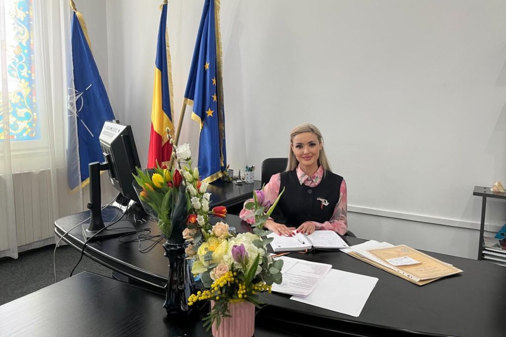 Oana Gheorghiu, primul viceprimar din Buzău cu experiență în domeniul medical, intră în rol BUZĂU – Farmacista Oana Cătălina Gheorghiu a fost învestită oficial în funcția de viceprimar al municipiului Buzău, pe 2 martie 2026
