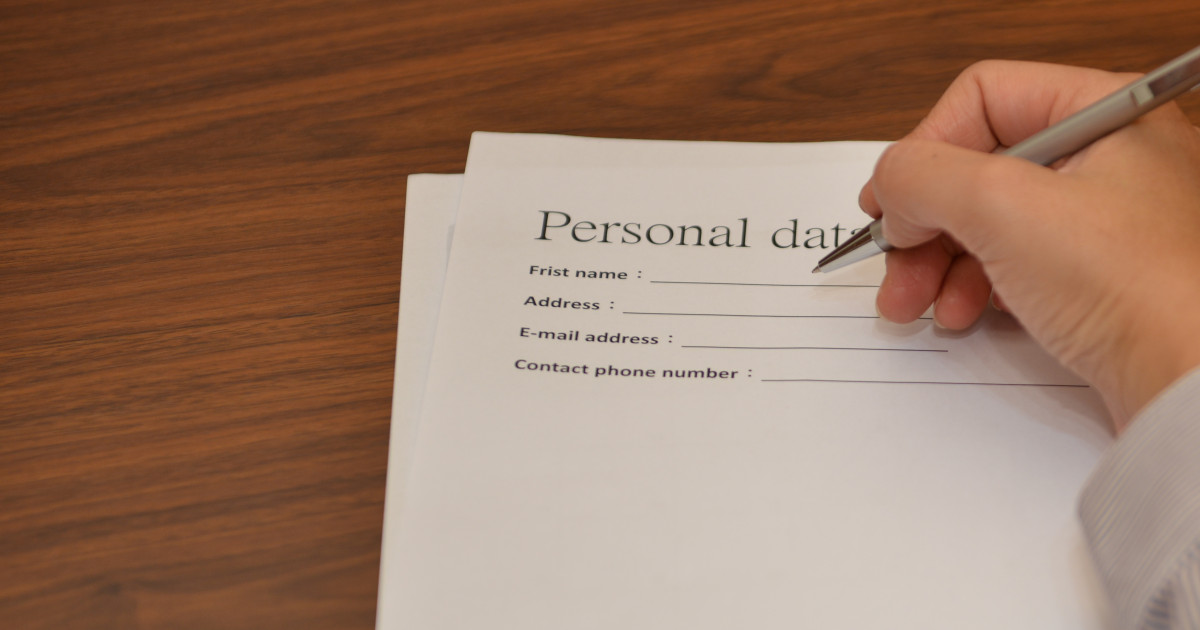 Nume și prenume: Greșeala banală pe care o fac mulți români online