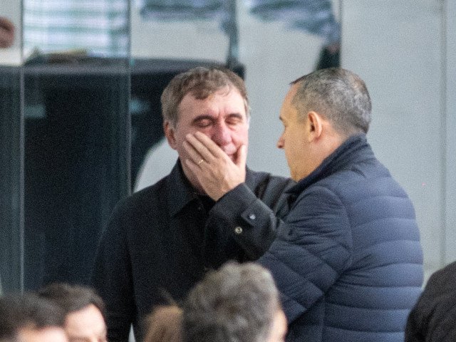 Gică Hagi a adus un ultim omagiu lui Mircea Lucescu la Arena Națională Legenda fotbalului românesc, Gică Hagi, a revenit joi, 9 aprilie, la Arena Națională pentru a-și lua rămas-bun de la Mircea Lucescu