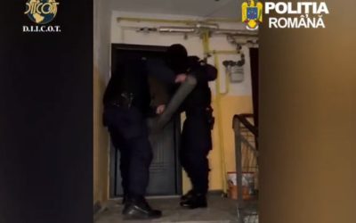 Percheziții-ȘOC la traficanții de droguri: Vindeau ELEVILOR și ofereau REDUCERI