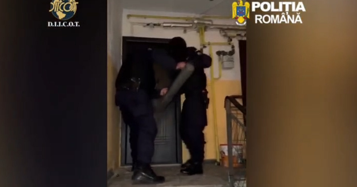 Percheziții-ȘOC la traficanții de droguri: Vindeau ELEVILOR și ofereau REDUCERI