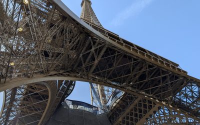 Bucăți din Turnul Eiffel, scoase la licitație la PARIS