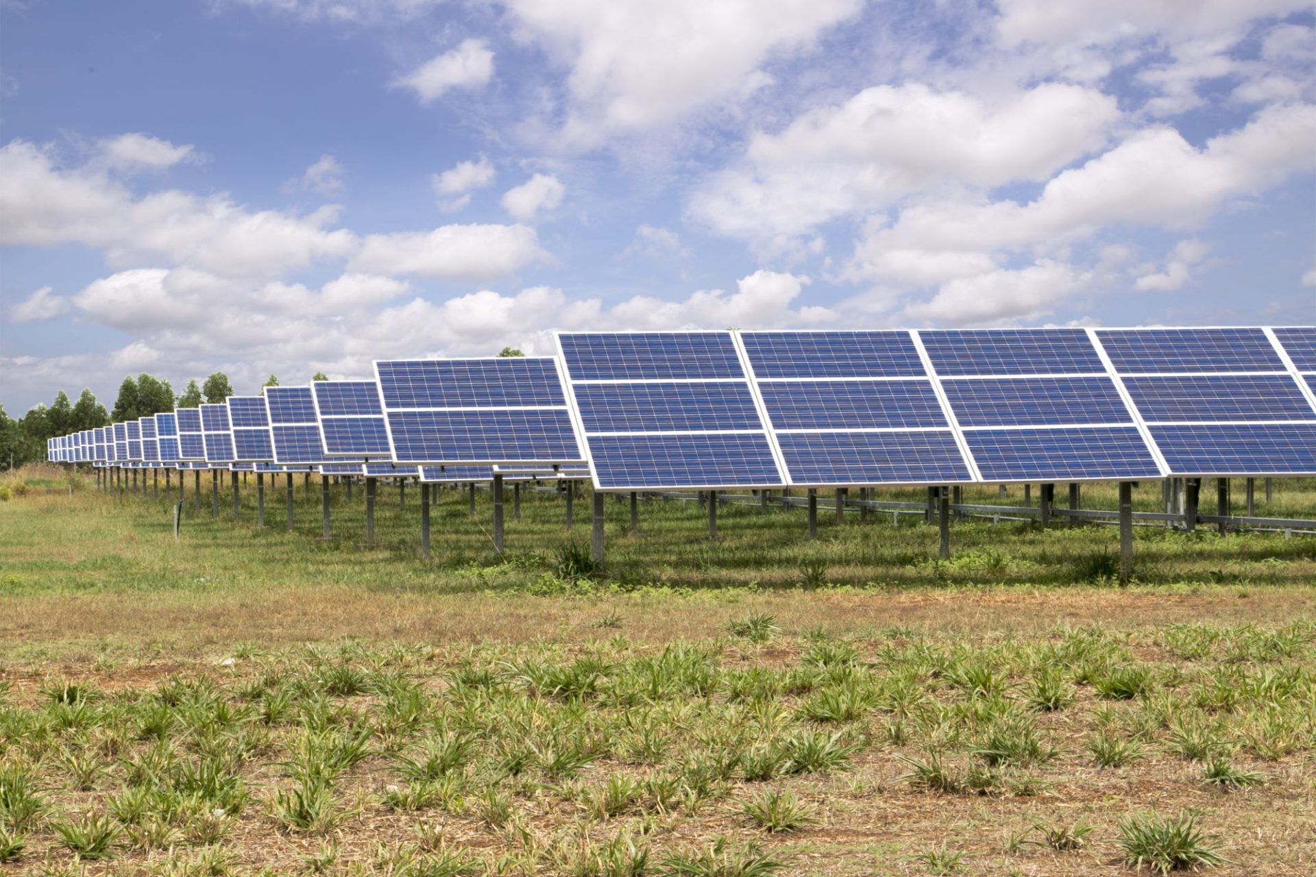 Compania austriacă KRAFTFELD Energy atrage un investitor strategic pentru un proiect major în România Compania austriacă de energie regenerabilă KRAFTFELD Energy, cu proiecte de peste 1 GW în diferite stadii de dezvoltare în România, a atras un investitor strategic pentru un proiect hibrid de 126 MW/200 MWh
