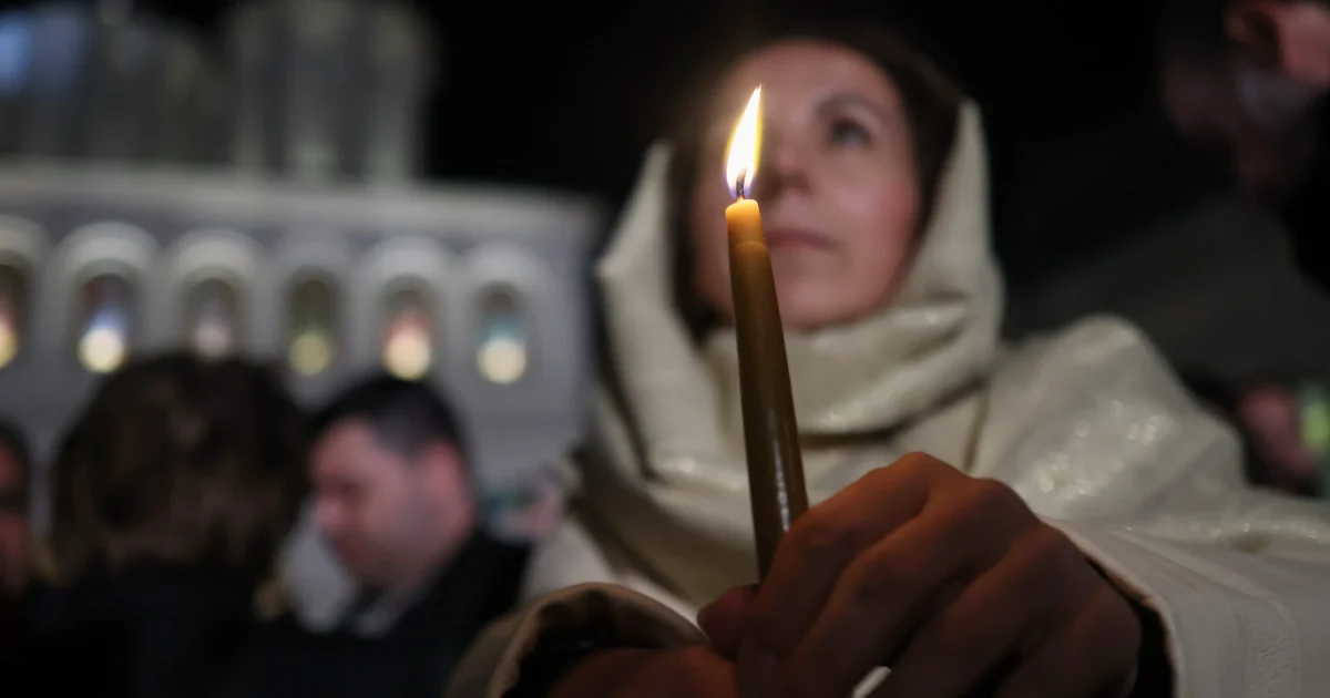 Paște: Ce trebuie să facă românii credincioși în Noaptea Învierii și ziua de Paște