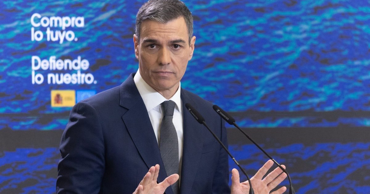 Sanchez face promisiuni: Sute de mii de migranți, statut legal