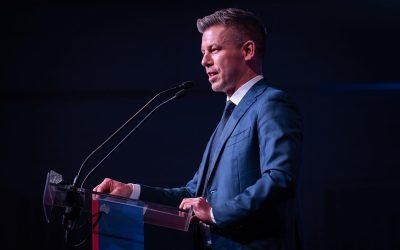 Război: O țară sub bombe, exclusă din orice alianță, spun experții