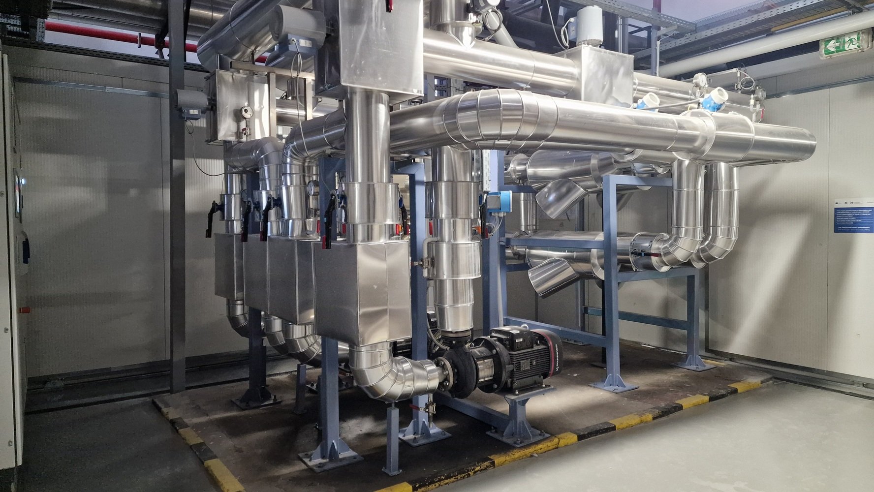 HEINEKEN România investește masiv în tehnologii verzi la fabricile din Craiova și Ungheni București – Fabricile HEINEKEN România din Craiova și Ungheni (județul Mureș) au beneficiat de o investiție majoră în tehnologii moderne, accelerând tranziția către o producție cu emisii reduse de carbon și un consum energetic optimizat