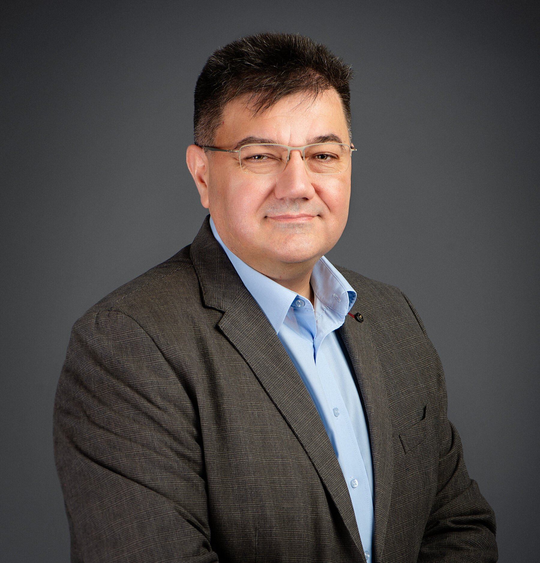Conflictul din Orientul Mijlociu lovește puternic industria de inteligență artificială (AI), generând efecte complexe și adesea contradictorii