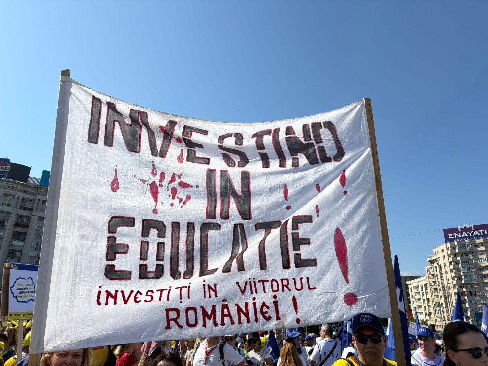 Ministerul Educației începe plata diferențelor salariale pentru profesori București – Ministerul Educației a anunțat, miercuri, demararea plății diferențelor salariale și a dobânzilor aferente pentru personalul din învățământul preuniversitar, stabilite prin hotărâri judecătorești