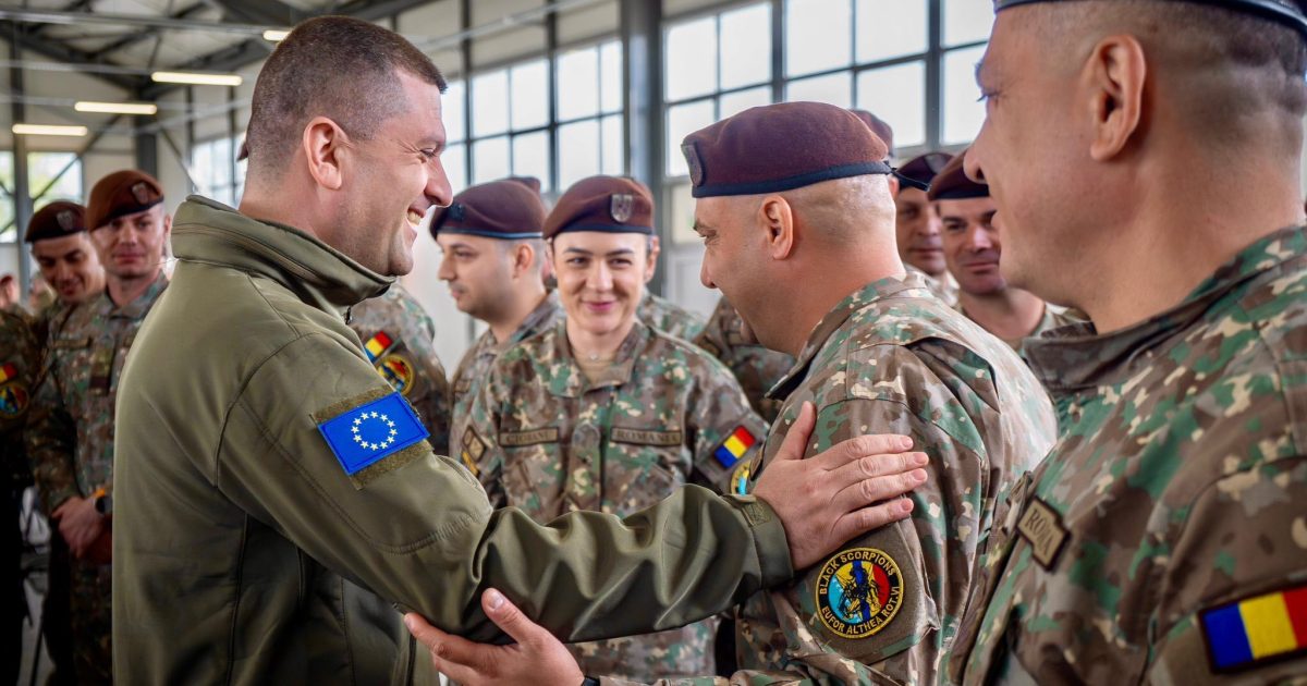 Miniștrii Apărării și Șeful Statului Major, vizită la militarii români din Bosnia