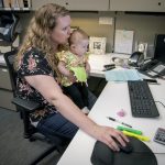 Revenire-la-locul-de-munca-din-concediu-de-maternitate-reguli-documente.jpg - NewsFactor