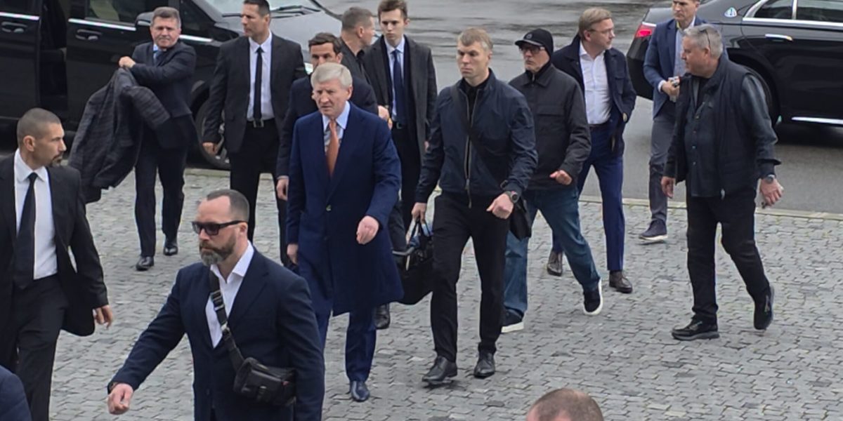 Ahmetov, magnatul ucrainean, la un ultim omagiu pentru Mircea Lucescu în România