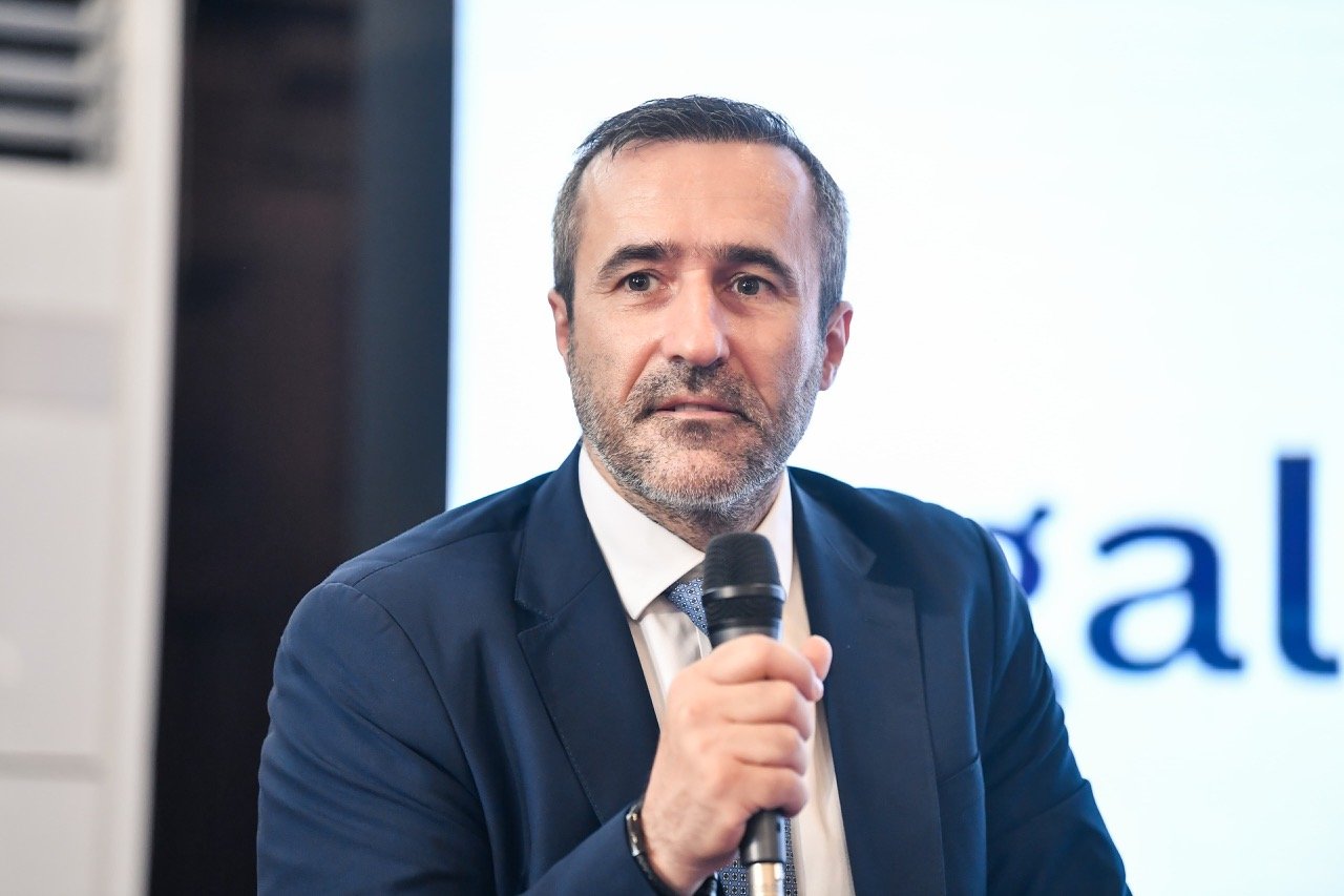 Patronatul Importatorilor de Forță de Muncă (PIFM) critică dur noua Ordonanță de Urgență privind angajarea lucrătorilor străini, considerând-o un instrument de falimentare pentru firmele din domeniu, nu unul de reglementare