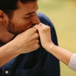 Sărutul de mână, hărțuire în Spania: Verdictul șocant al judecătorilor