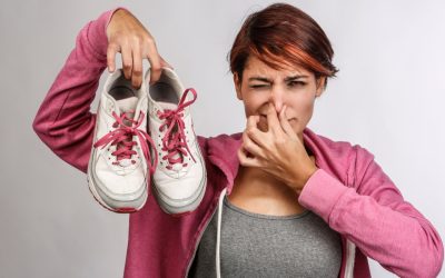 Scapă de mirosul din pantofi cu un truc genial: Doar 2 ingrediente!