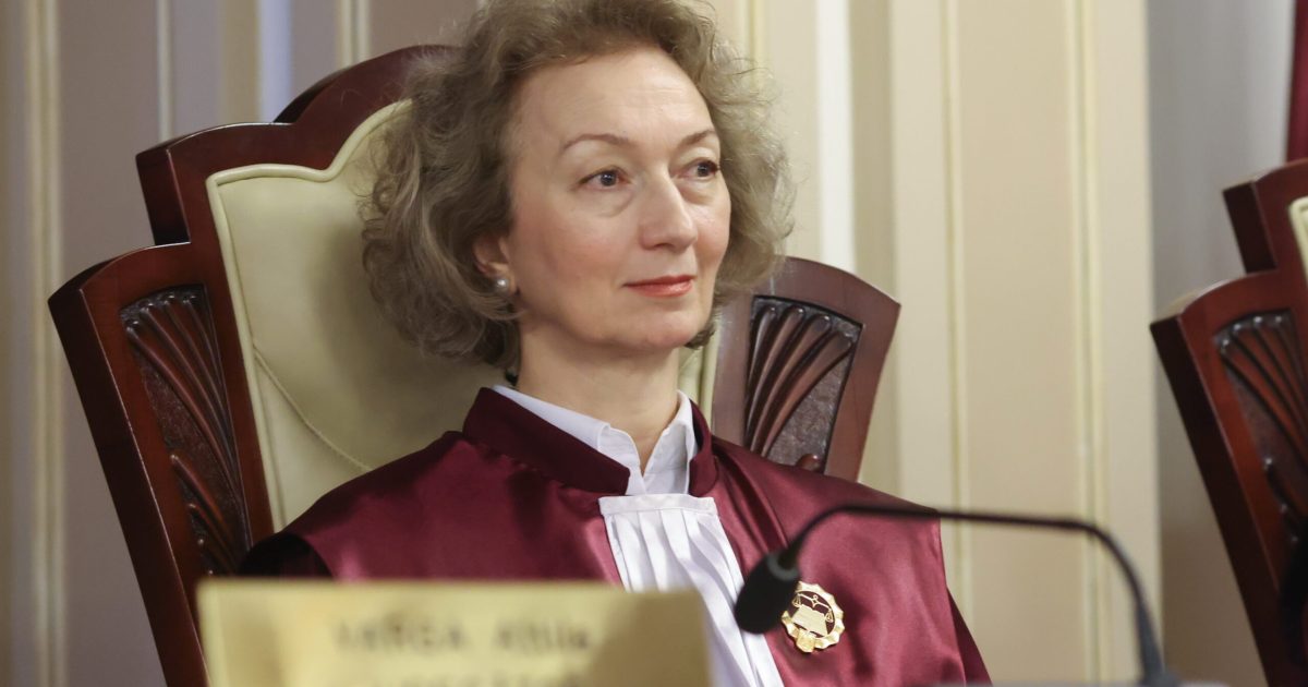 Constituția, scut pentru deciziile luate: Ce prevede Legea Fundamentală