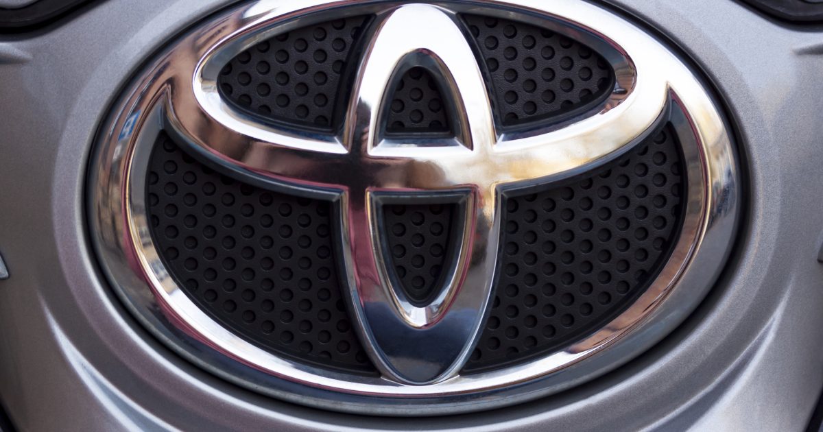 Toyota lovește piața: Sedan electric, mai ieftin ca Duster și cu 600 km autonomie!
