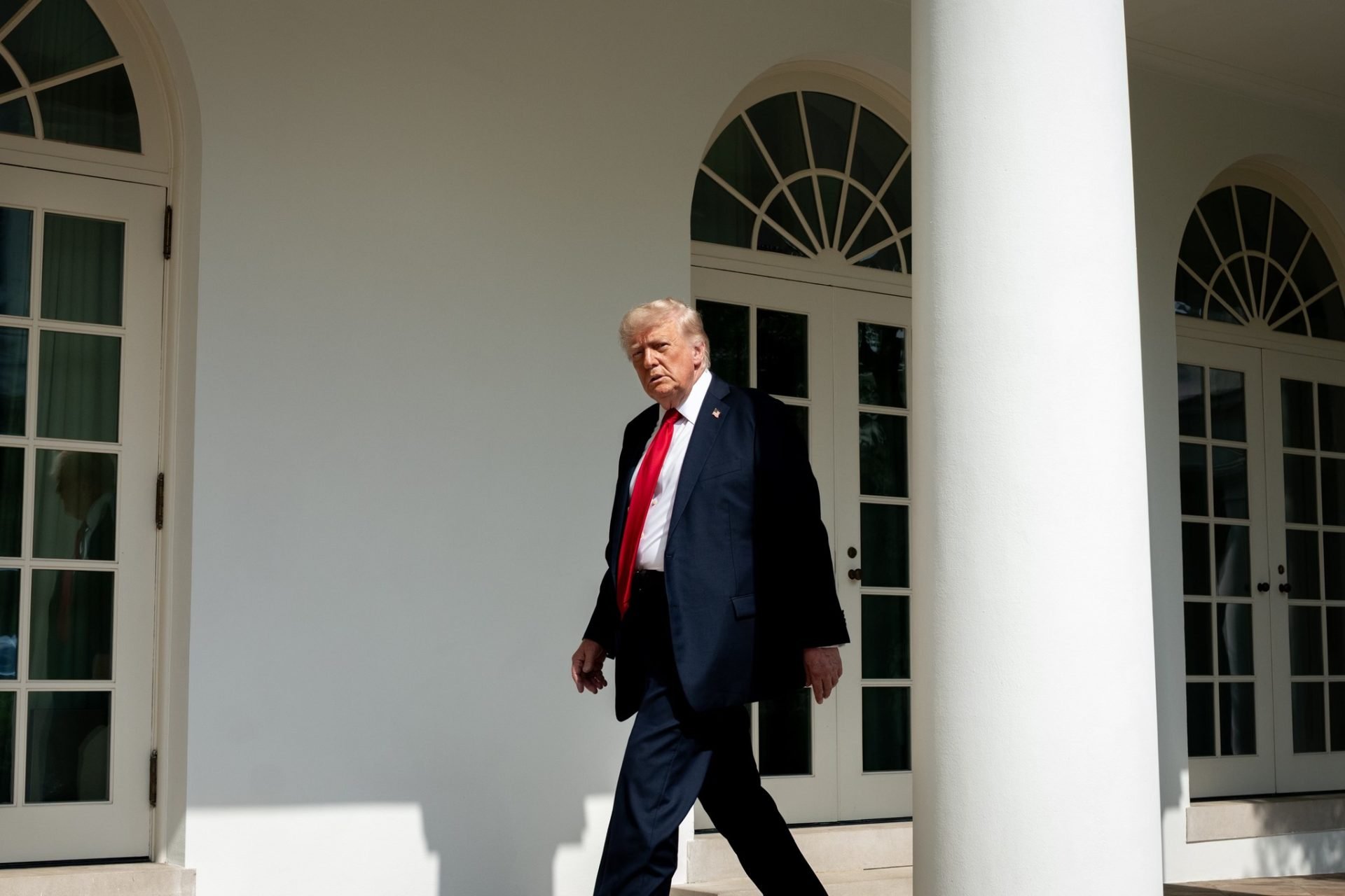 Donald Trump anunță implicarea SUA în Strâmtoarea Hormuz, promițând profituri semnificative Fostul președinte al Statelor Unite ale Americii, Donald Trump, a lansat o declarație surprinzătoare pe platforma TruthSocial, legată de implicarea SUA în regiunea strategică a Strâmtorii Hormuz