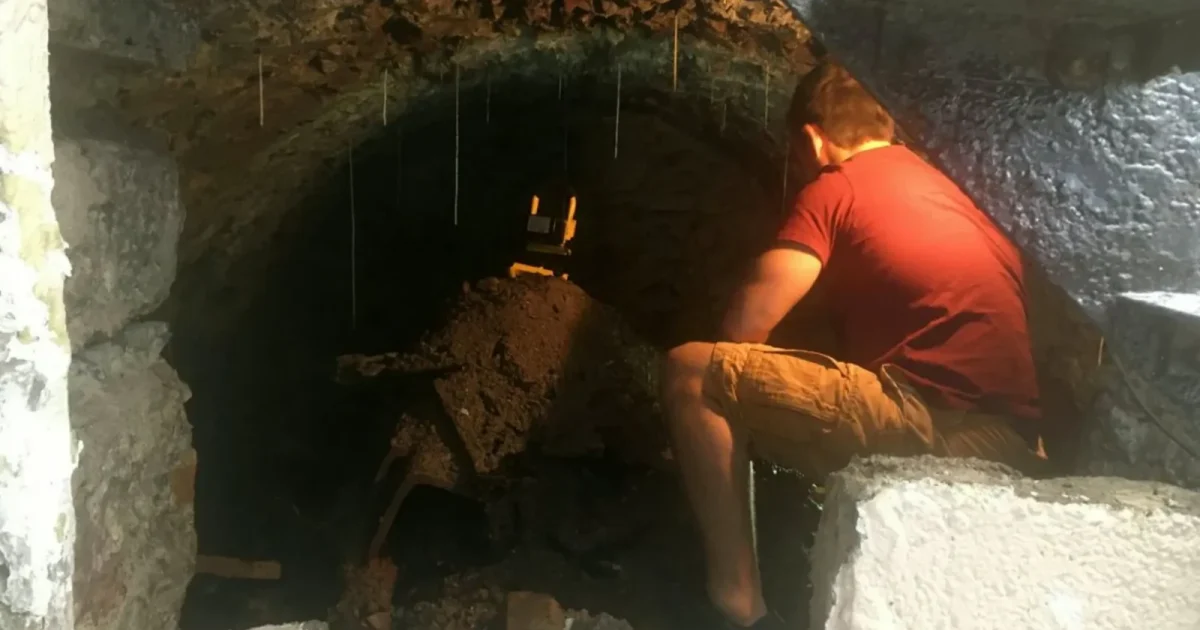 Bărbat, uimit de ce a găsit în casa veche: „Poarta spre 1900”