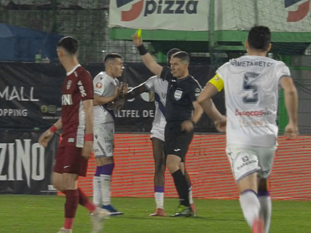 Moment controversat la ultima fază a primei reprize din FC Argeș – CFR Cluj! Verdict în direct la pauză