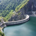 A început reumplerea lacului de acumulare Vidraru. Ministru: „Retehnologizarea nu putea fi amânată”