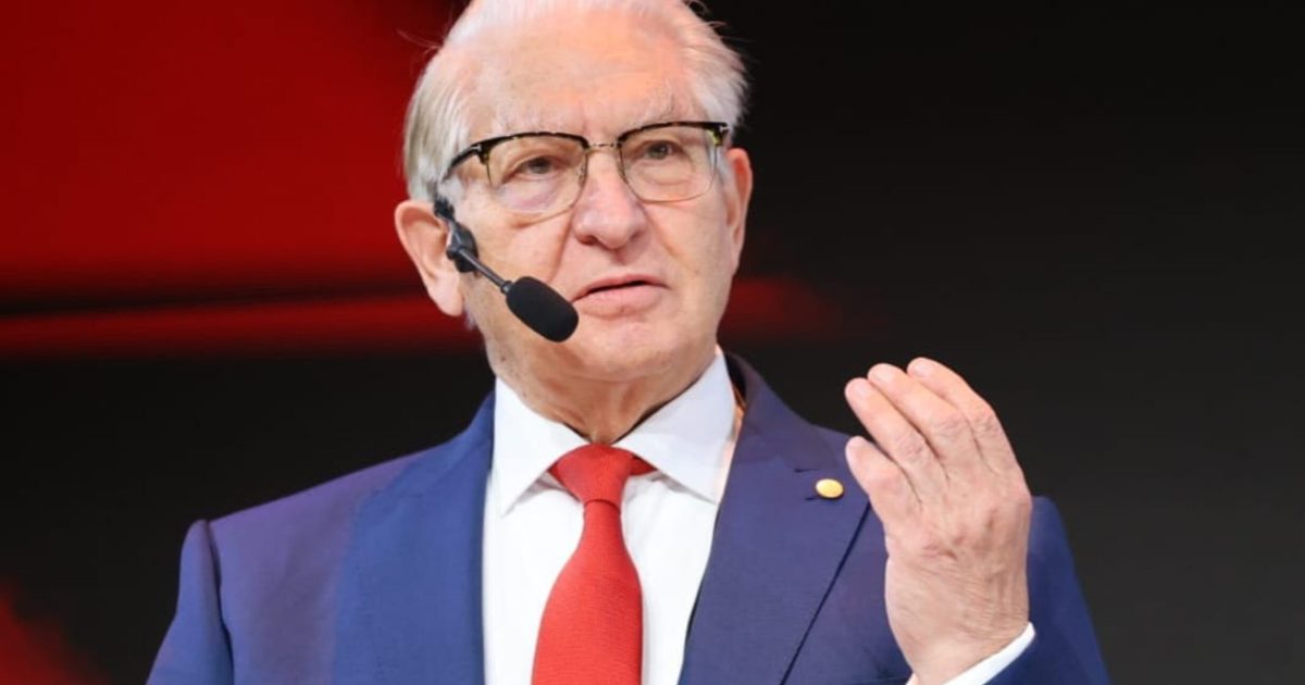 Cozonac și miel de Paște: La ce oră e bine să mâncăm? Dr. Vlad Ciurea, sfaturi