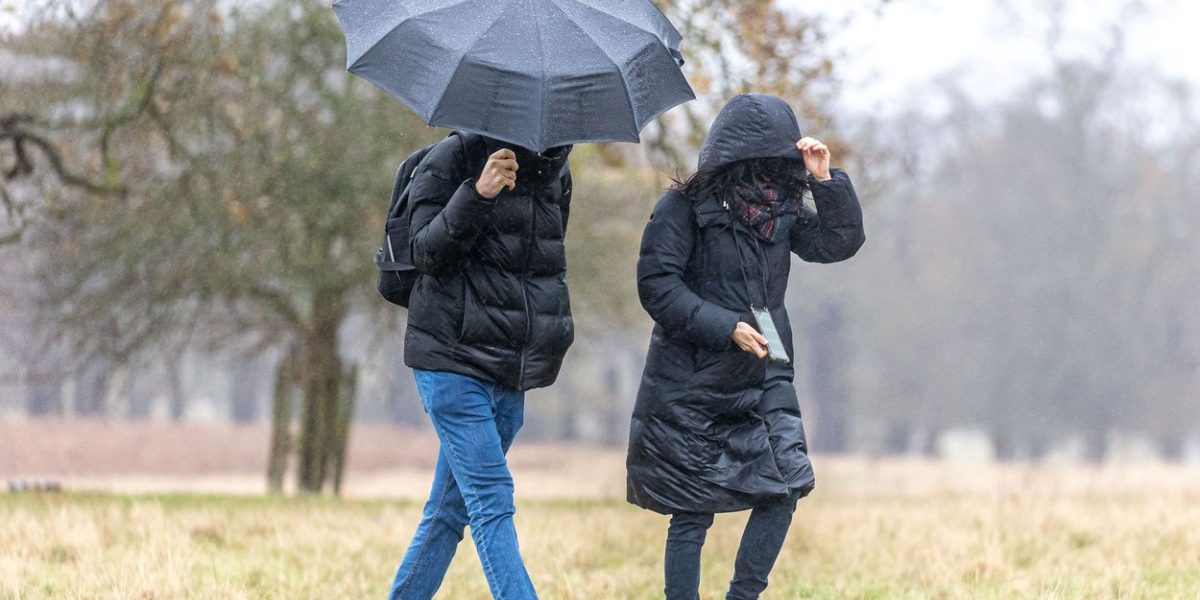 Vreme rea în aproape toată țara: meteorologii au emis o nouă informare de ploi, vânt puternic și ninsori. Cum va fi în Capitală