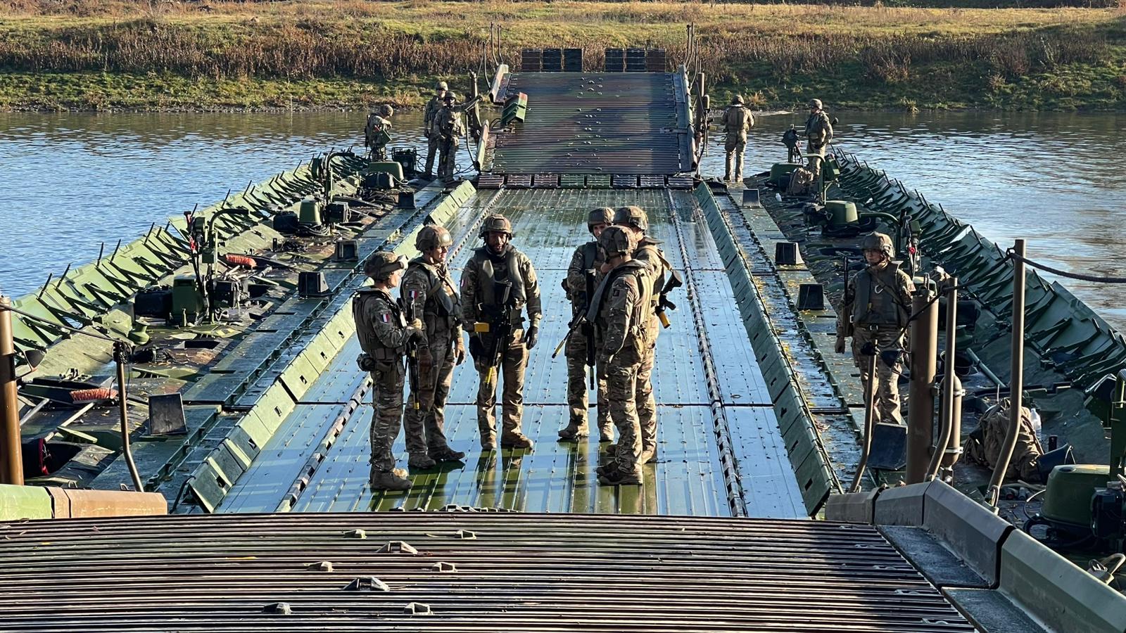 Fifor: Retragerea SUA din NATO ar vulnerabiliza America și ar pune România în pericol O eventuală retragere a Statelor Unite ale Americii din NATO ar reprezenta o pierdere uriașă pentru Washington, nu un câștig, a declarat fostul ministru al Apărării, Mihai Fifor