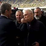 Cine e turcul care l-a pupat pe mâna pe Răzvan Lucescu, la priveghiul lui Mircea Lucescu