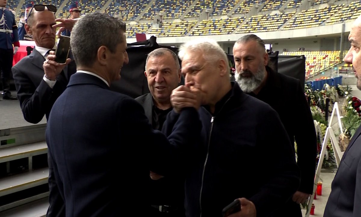 Fotbalul Internațional Își Ia Rămas Bun de la un Icon: Un Omagiu Adus de Fatih Terim O legendă a fotbalului a plecat dintre noi, lăsând în urmă o moștenire impresionantă și un gol greu de umplut