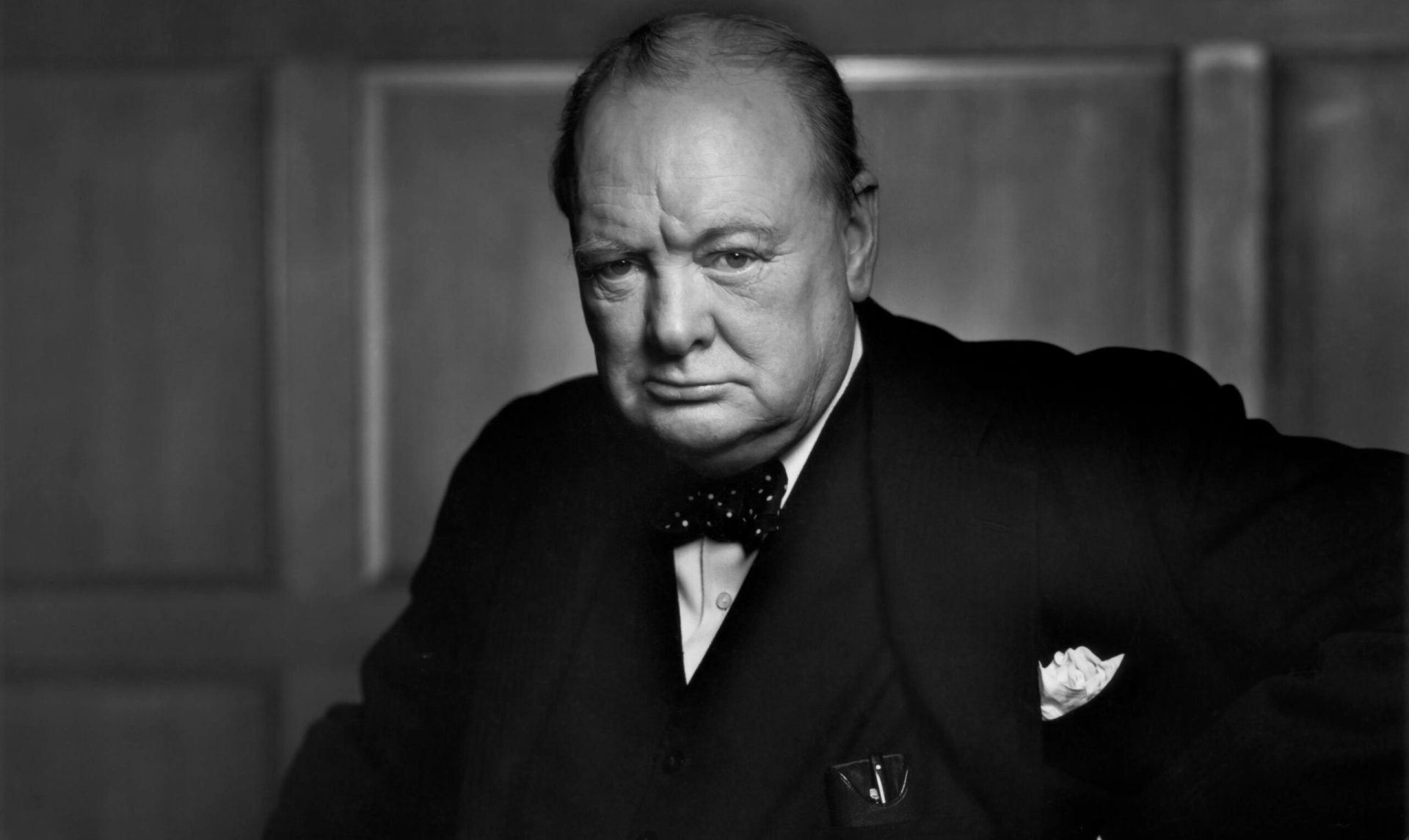 „Buldogul” englez a demisionat din cauza sănătății, acum 70 de ani Acum 70 de ani, pe 5 aprilie, SIR Winston CHURCHILL, supranumit „buldogul englez”, își înainta demisia din funcția de Prim-ministru al Regatului Unit al Marii Britanii