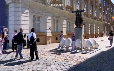 Ouă de Paște de 7.000 € în Timișoara: Statuia, umbrită de „decorațiuni”