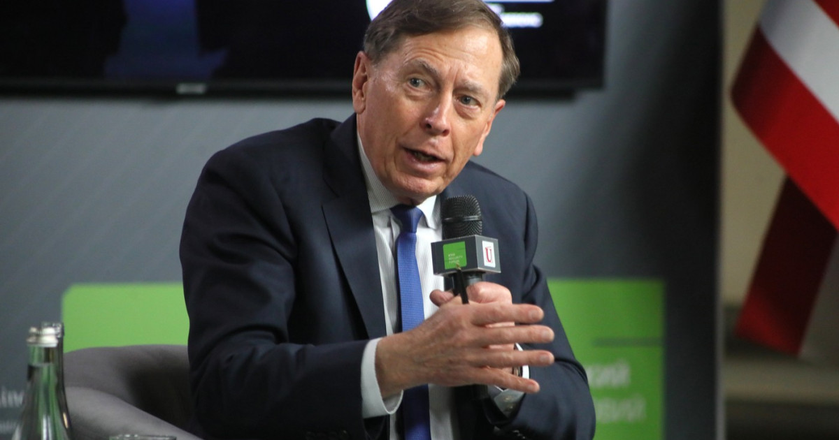 Fost șef CIA: Acord posibil pentru Strâmtoare, dar Iranul NU trebuie să controleze navele