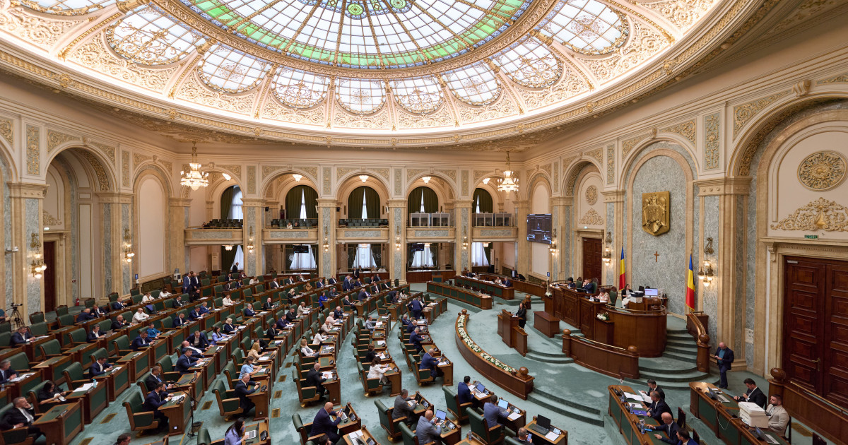 10 Mai, zi liberă? Proiect la Senat: Românii, până la 18 zile libere anual